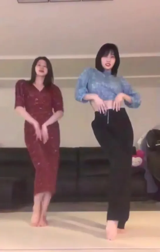 16.01.21 Sana & Momo (Twice) @ V LIVE (Girls Day "Something")