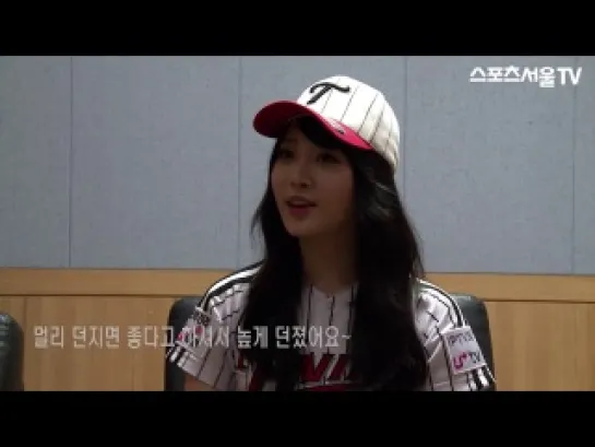 [INT] 15.07.13 Girl’s Day Yura – Seoul Sports TV Interview @ LG Twins Baseball Game First Pitch