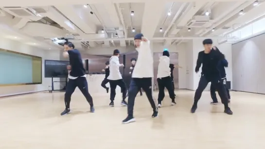 EXO-CBX (첸백시) 花요일 (Blooming Day) Dance Practice