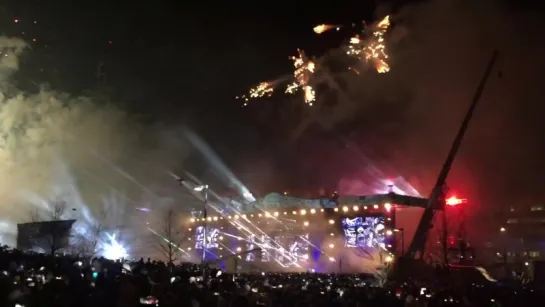 Darude - SandStorm ( New Year 2016 countdown & fireworks )( live in Helsinki , Finland )