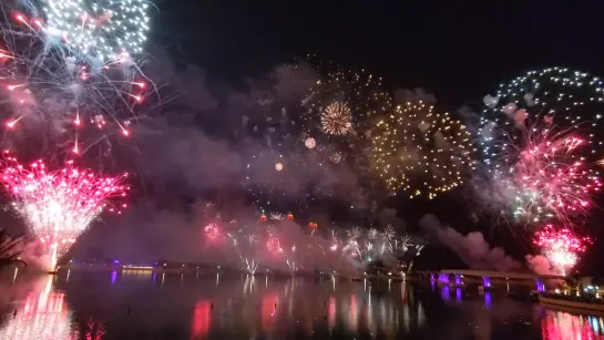 Dubai Atlantis Fireworks 2021 - Watch Till The End - Happy New Year To All Of You