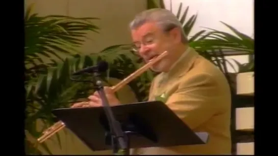 Sir James Galway plays The Lord of the Rings