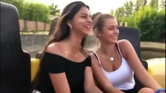 Suhana Khan with friend at holiday in Venice, Italy