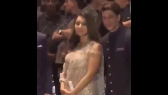 The Khans posing for the paps at AkashAmbani and ShlokaMehtas engagement celebration last night.