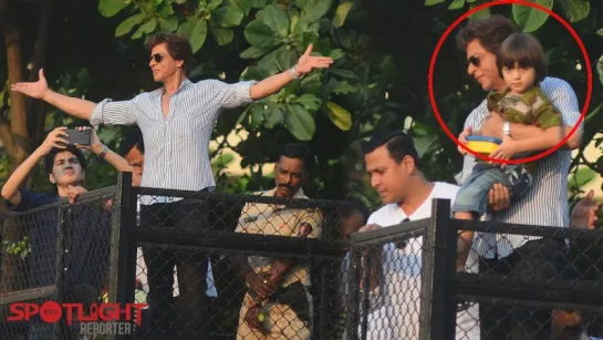 Shah Rukh Khan's Birthday 2017 at Mannat in Bandra, Mumbai 4