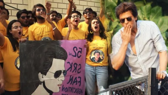 Shah Rukh Khan's Birthday 2017 at Mannat in Bandra, Mumbai 2