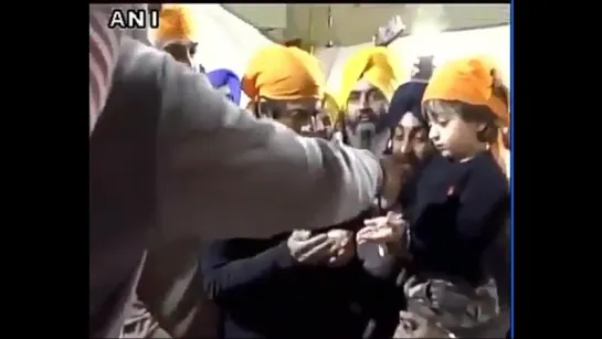 SRK in Golden temple || SRK with his son Abram.