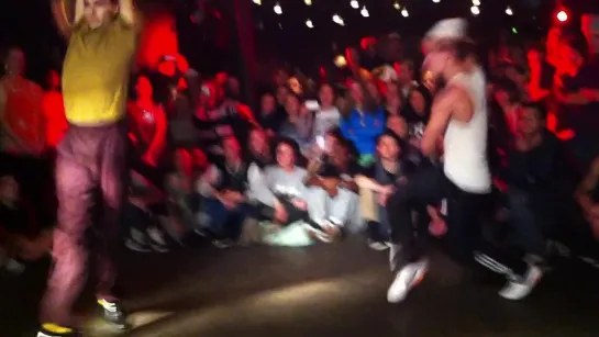 Funkin stylez 2012 Berlin - preselection vogue Dima Ninja-Bonchinche vs Frederick Ninja