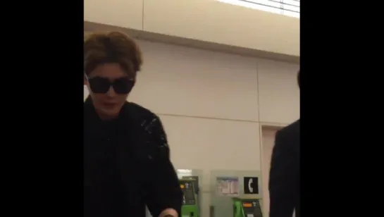 [23.05.2015] Video-  Lee Jong Suk arrived to Japan