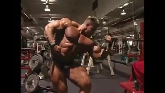 Bodybuilder Jay Cutler posing in gym