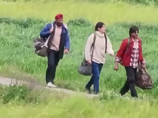 SRK shooting for Rajkumar Hirani’s DUNKI in Sonmarg, Kashmir