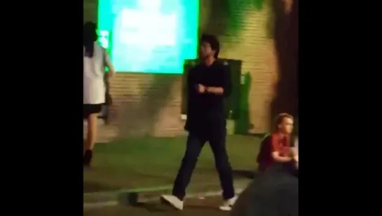 Shah Rukh Khan & Anushkа Shаrma at night sets for The Ring in Amsterdam