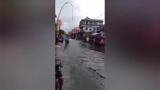 Deep flooding in Bali, Indonesia 🇮🇩 October 10 2020 Banjir