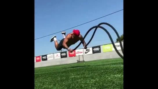 Ninja skills !!  @michaelcvazquez-Follow @bodybuildingwtf (me) for more sick training videos-Spotted @workout.empire