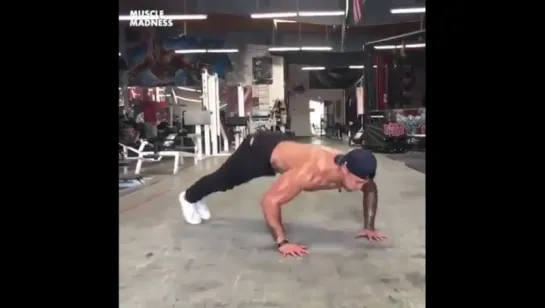 Follow   @bodybuildingwtf (me) for the best training videos.Spotted@michaelcvazquez (1)