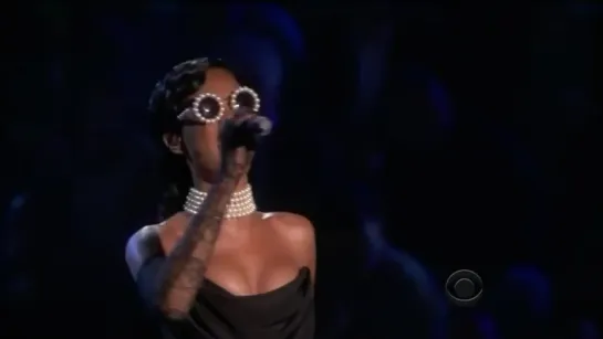 Rihanna - Diamonds [Live at the Victorias Secret Fashion Show 2012]