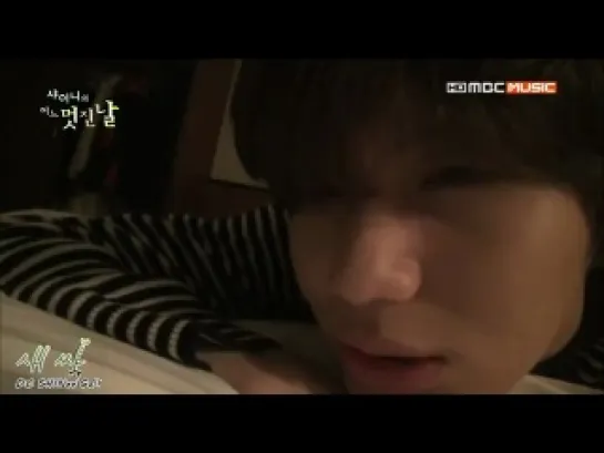 Taem's Self-Cam in Bed