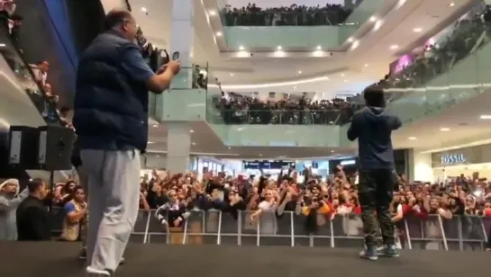 Shah Rukh Khan At Al-Kout mall, Kuwait to interact with fans