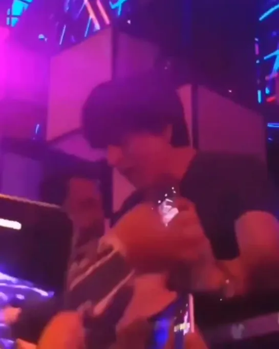 Shah Rukh Khan at ‘White Dubai' Night Club in Dubai 5