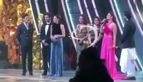 "He is the BAADSHAH":KareenaKapoorKhan! LuxGoldenRoseAwards