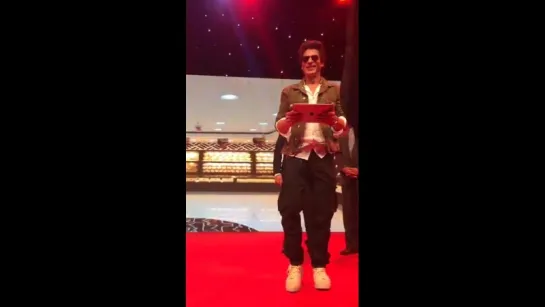 Shah Rukh Khan at Kalyan Jewellers store launch at Lulu Hypermarket in Doha, Qatar 1