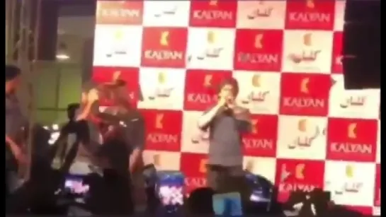 Shah Rukh Khan at Kalyan Jewellers store launch at Al-Fahaheel in Kuwait 2