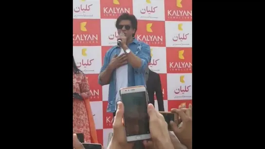 Shah Rukh Khan at the launch of Kalyan Jewellers’ store in Dubai 4