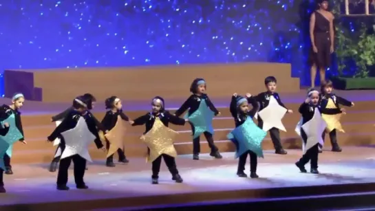 AbRam Performing On "Ye Taara Wo Taara" Song From Swades On his Annual Day