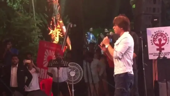 Shah Rukh Khan  recited a poem penned by Javed Akhtar.