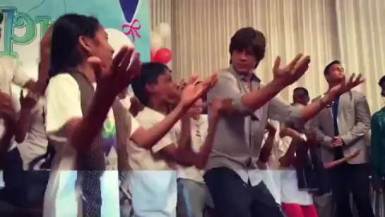 Shah Rukh Khan at Childrens Day with a NGO in Mumbai 9