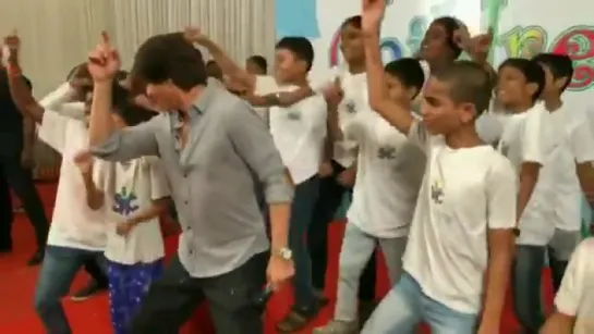 Shah Rukh Khan at Childrens Day with a NGO in Mumbai 5