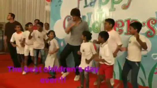 Shah Rukh Khan at Childrens Day with a NGO in Mumbai 2