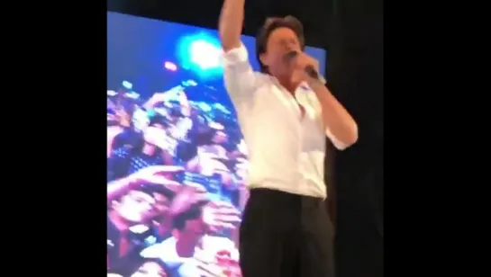 Shah Rukh Khan at 'Live Talk Show' at Karnavati club in Ahmedabad 15