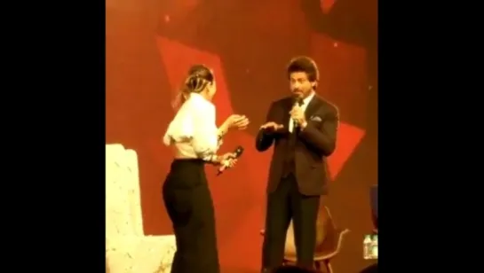 koel.purieActing Lessons from the biggest superstar Sharukh. #srk #conclave17 #havingablast