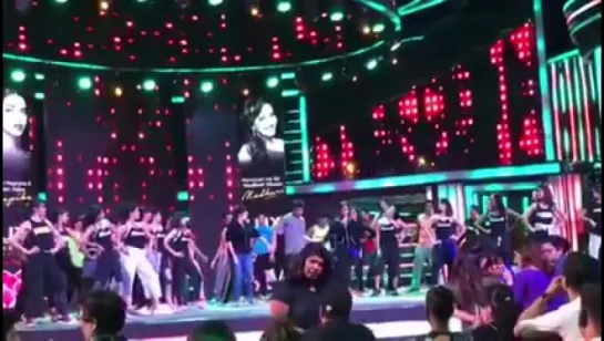 Shah Rukh Khan during rehearsal for Lux Golden Rose Awards 2016