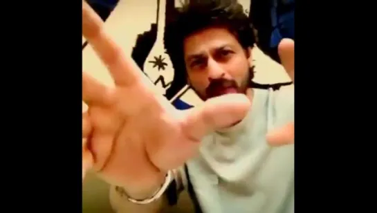 Shah Rukh Khan's message from Mannat for Kareena Kapoor Zee Cine Awards 2017