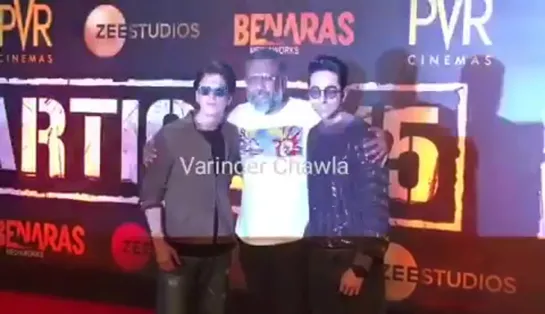 Shah Rukh Khan grwxee the premiere of Article15 with AnubhavSinha and AyushmannKhurrana 2