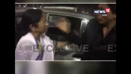 Mamata Banerjee drop Shahrukh Khan at kolkata Airport by his own car