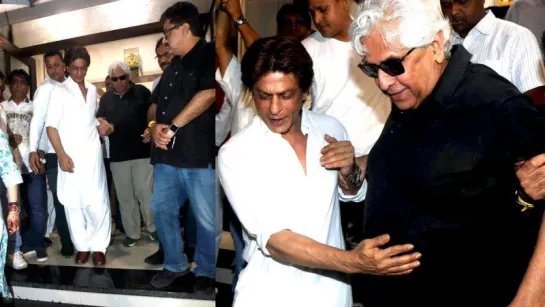 Shah Rukh with director & producer Aziz Mirza at the prayer meet of Kundan Shah ji in Mumbai today