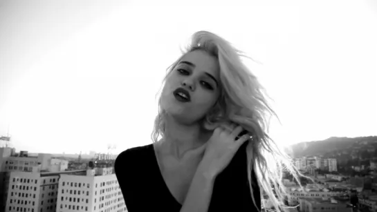 Sky Ferreira - Everything Is Embarrassing (Official Video)