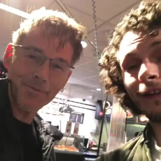 26.10.18 The Norwegian band Petrikor met Morten Harket at a gas station.