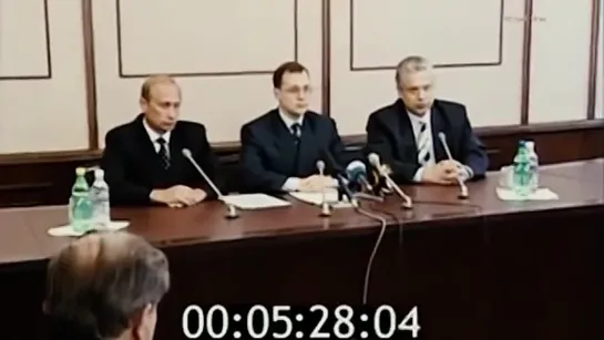 26 июля 1998 года жидовствующий хохол Кириенко представляет Путина на должность директора ФСБ