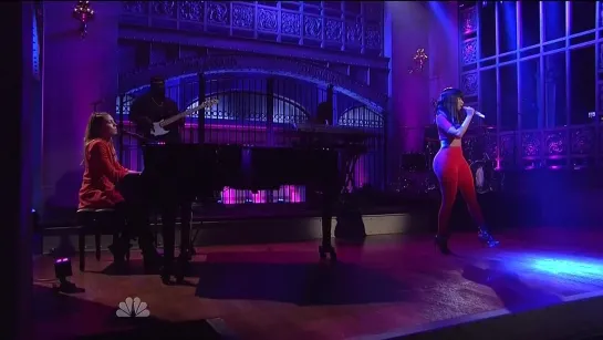 Nicki Minaj & Skylar Grey - Bed of Lies (Live @ SNL)