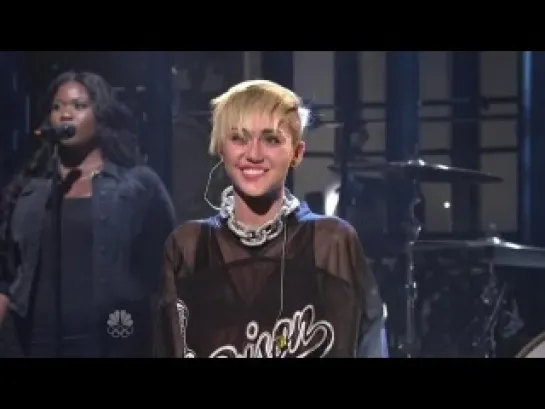 Miley Cyrus Performing on SNL (05.10.13)