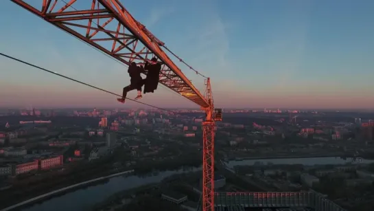 Руферы пробрались на Москва-Сити. Съемки с дрона!