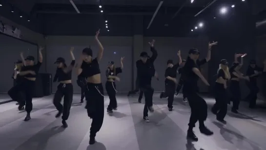 211018 EXO LAY Yixing @ 飞天 Flying Apsaras Dance Practice