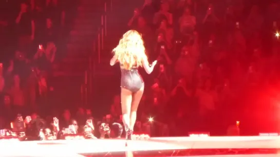 Selena Gomez Sexy - Revival Tour - 06-02-16 (1080p)