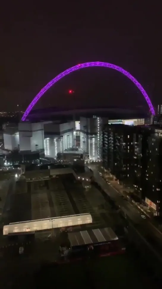 Wembley Stadium is already in the mood for @BTS_twt as its arch is glowing beautifully in purple 보라해 @wembleystadium! - - Oviyaa