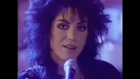 Joan Jett and The Blackhearts - I Hate Myself For Loving You (1988) (с русскими субтитрами)