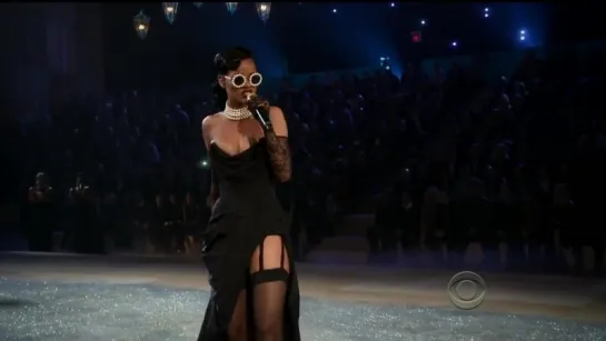 Rihanna - Diamonds (live on Victorias Secret Fashion Show 2012)